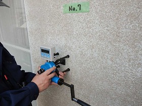 外装材の付着力試験